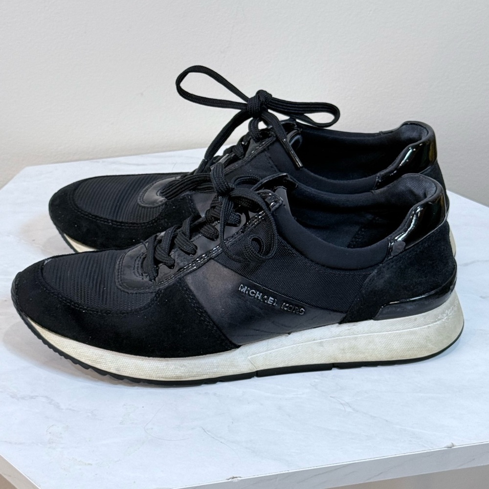 🔥Michael Kors Women’s Black Low-Top Lace-Up Sneakers Size 7 Used Condition 🔥